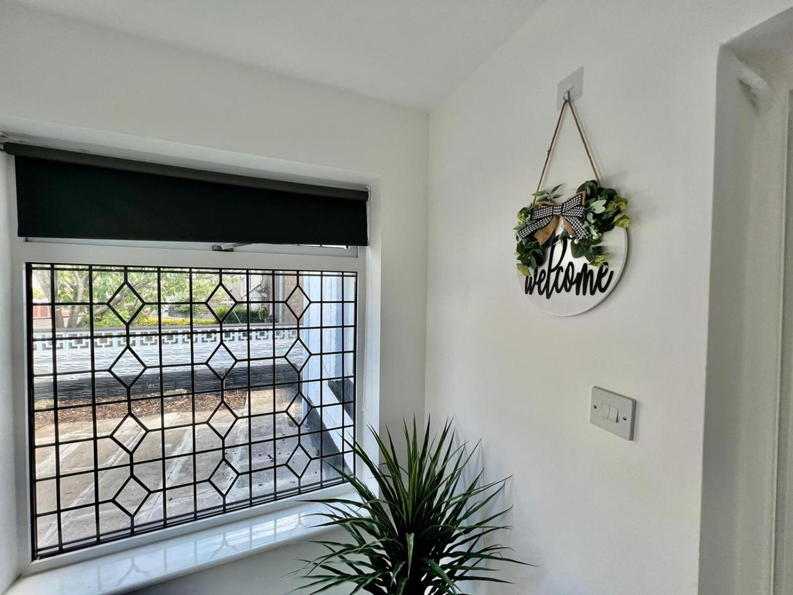 Executive 3 Bedroom Port Talbot Town Centre Margam Sleeps 7 Bagian luar foto