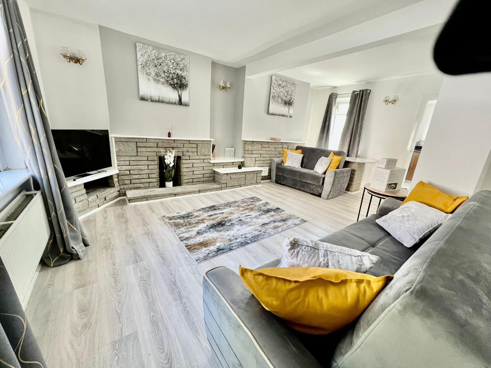 Executive 3 Bedroom Port Talbot Town Centre Margam Sleeps 7 Bagian luar foto