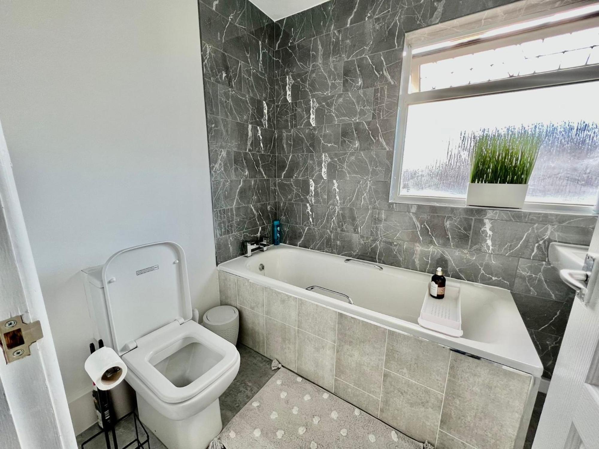 Executive 3 Bedroom Port Talbot Town Centre Margam Sleeps 7 Bagian luar foto