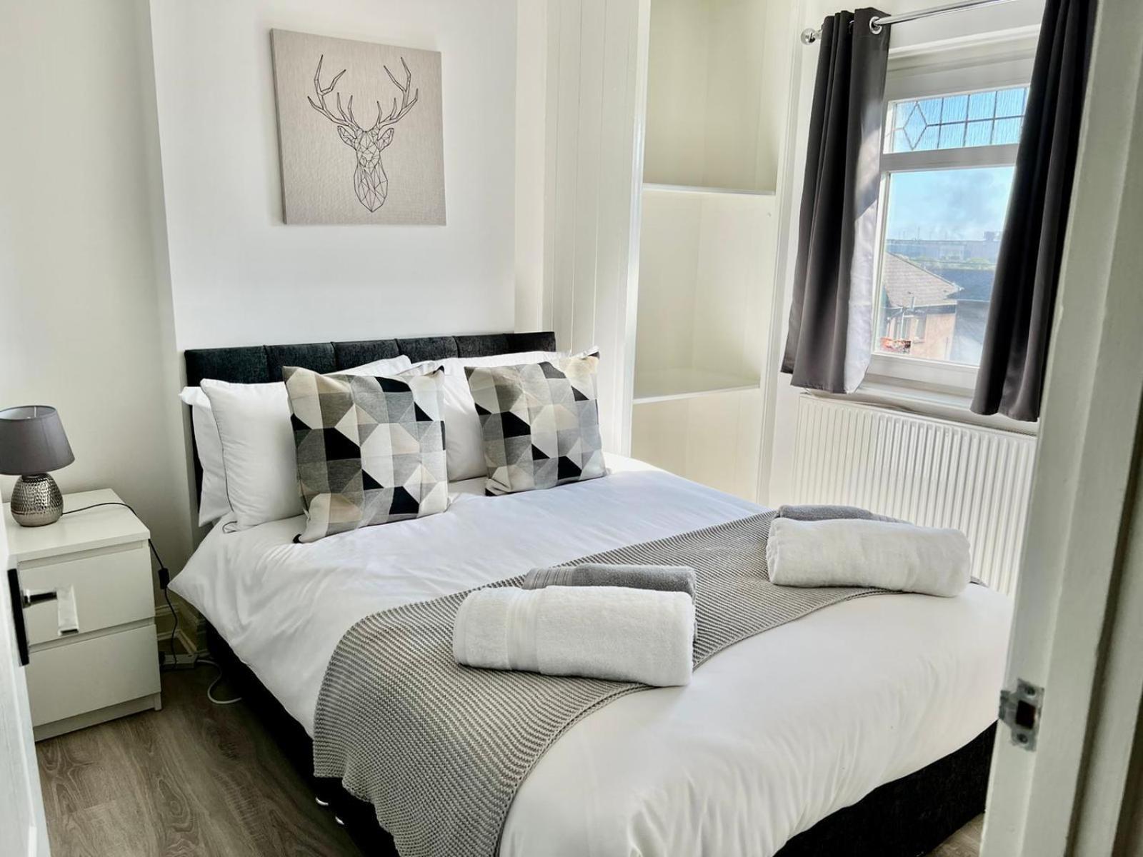 Executive 3 Bedroom Port Talbot Town Centre Margam Sleeps 7 Ruang foto
