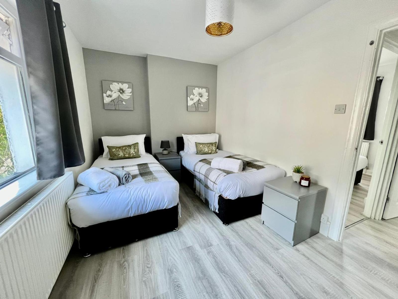 Executive 3 Bedroom Port Talbot Town Centre Margam Sleeps 7 Ruang foto